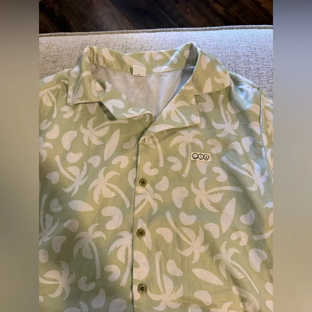 Green and White Hawaiian beach Set size 9 youth